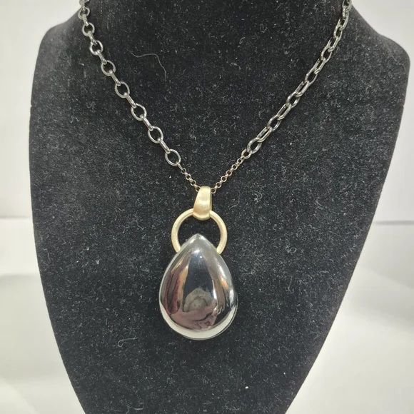 Sleek Black Nygard Teardrop Pendant Necklace - Picture 2 of 8